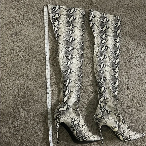 Steve Madden Boots - Picture 3 of 10